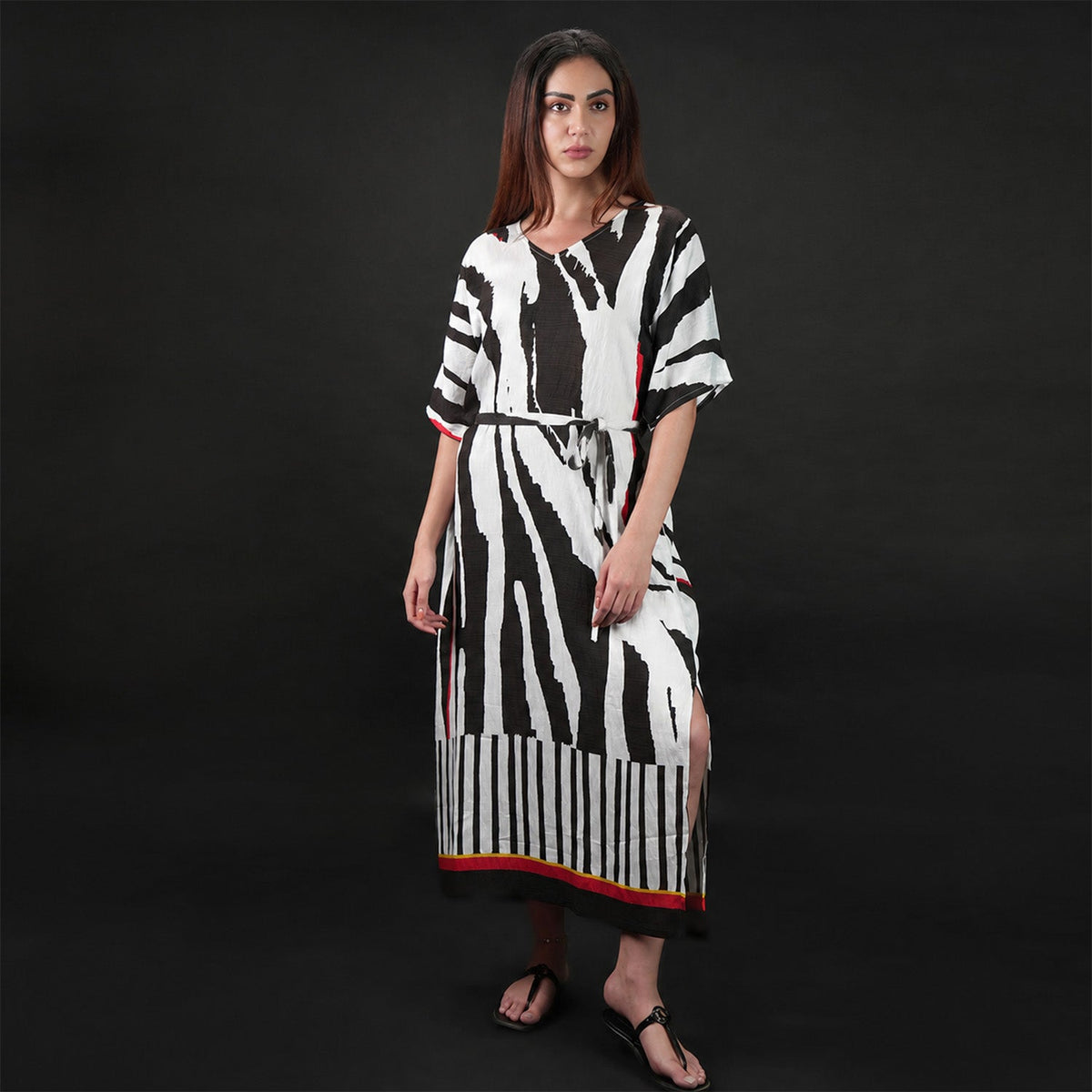 قفطان طويل بنقشة الحمار الوحشي وفتحة جانبية، الصورة 5 من 6