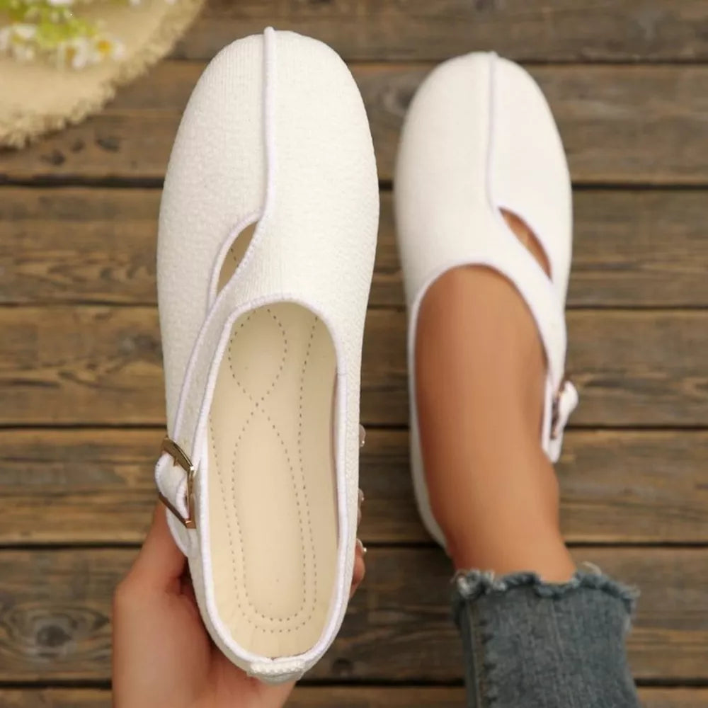 حذاء سليب أون مسطح بمقدمة دائرية قماشي | Round-Toe Flat Slip-On Shoes، الصورة 5 من 7