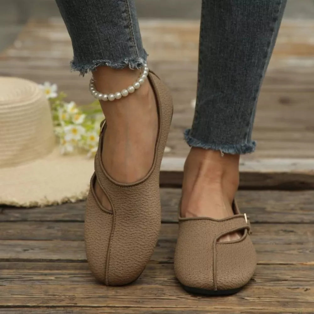 حذاء سليب أون مسطح بمقدمة دائرية قماشي | Round-Toe Flat Slip-On Shoes، الصورة 7 من 7