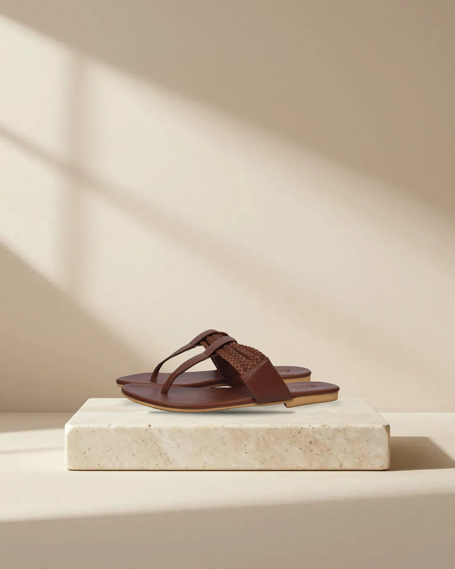 Islander Thong Leather Sandals in Camel