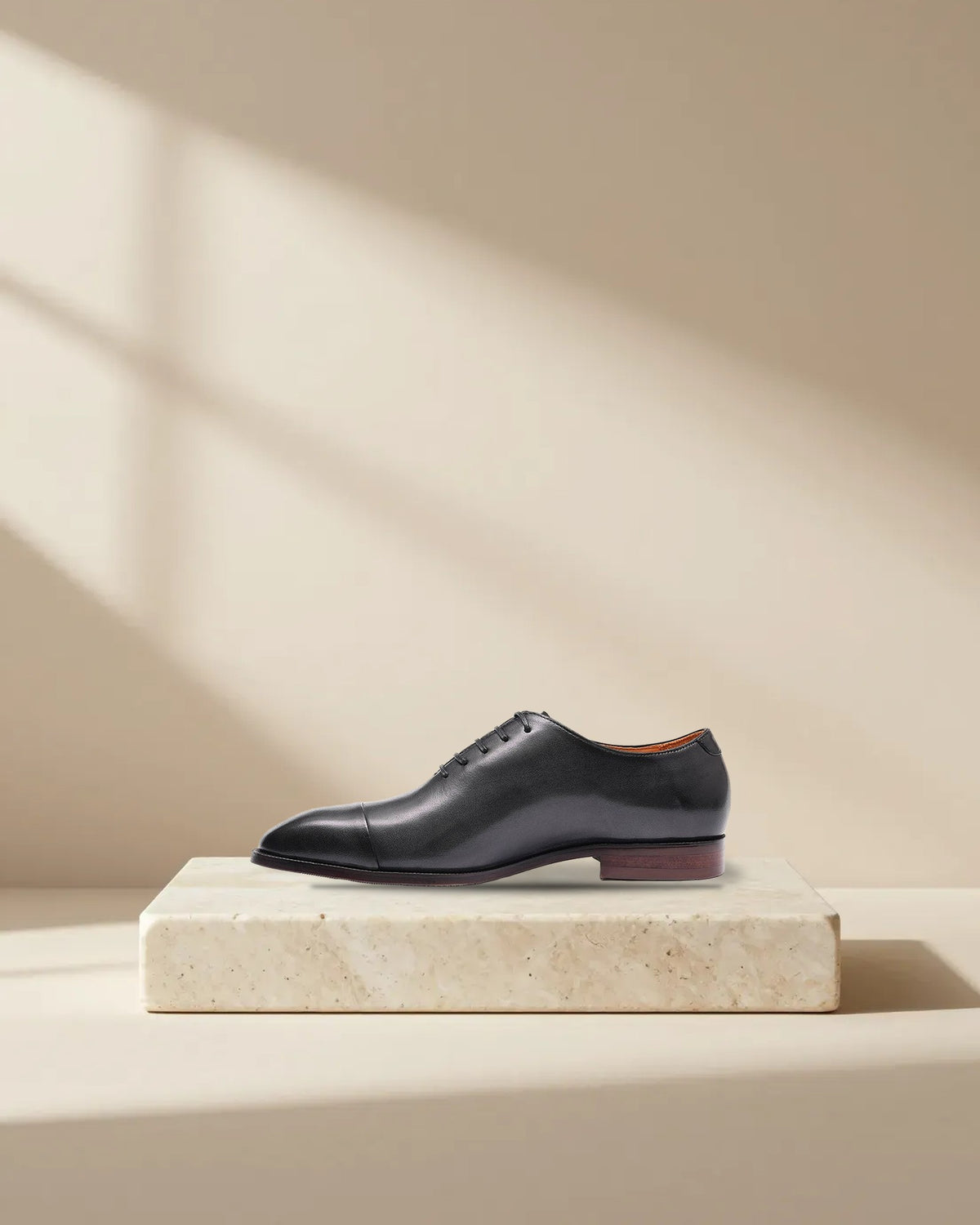 Men’s Calfskin Cap-Toe Oxford Shoes in Black, picture 1 of 8