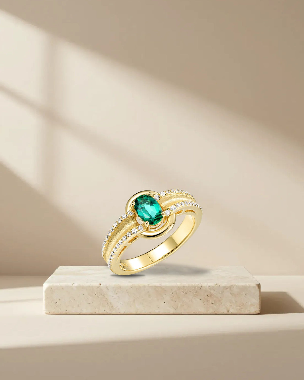 Emerald-Green Stone Ring, picture 1 of 5