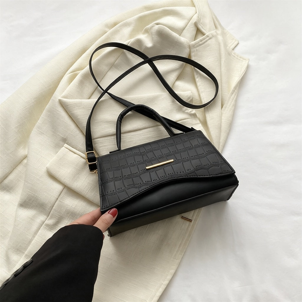 حقيبة كتف نسائية بلون موحّد | Women's Solid Color Shoulder Bag, picture 2 of 3